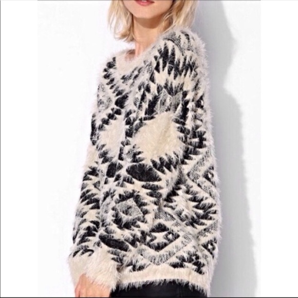 Dex Sweaters - Dex Fuzzy Aztec Pattern Crew Neck Sweater SP EUC